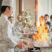 2万円相当★LIVEで楽しむ!食べ比べコース×光のチャペル体験