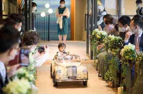 親から子へ子から孫へ、世代を超え想いを繋ぐ結婚式の挙式画像