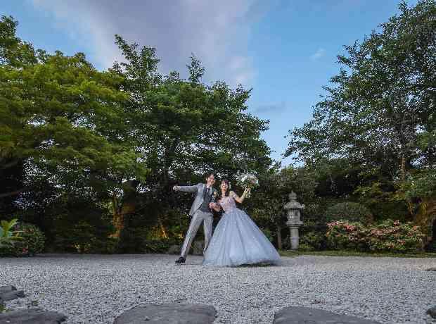 仲睦まじいおふたりの笑顔満点WEDDINGの挙式実例画像