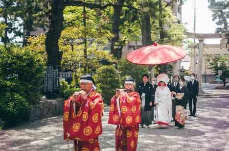 厳かな神前式と家族との温かい食事会♪の挙式画像