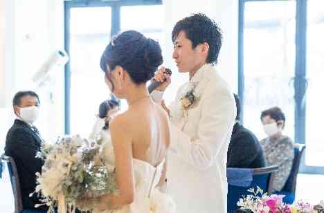 感謝を伝えるアットホームweddingの披露宴画像