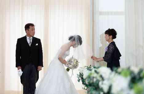 大好きな場所で大好きがつまった結婚式の挙式画像