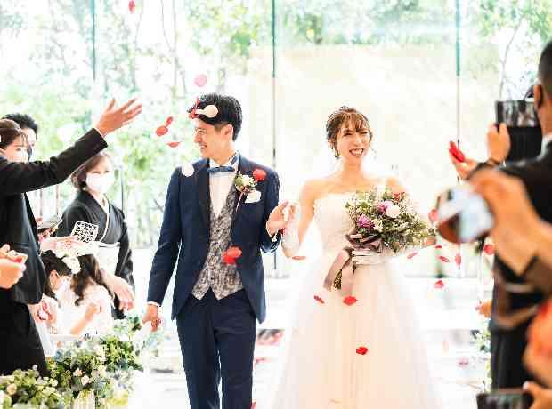 大好きな人に囲まれながら...♡絆深まる結婚式の挙式実例画像