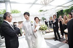リニューアルしたイザベラ邸で緑いっぱいナチュラルWの披露宴画像