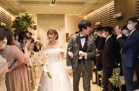 ”ナチュラル×アットホーム”な結婚式の挙式画像