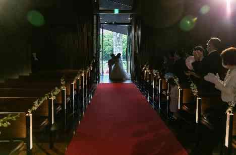 希望が叶った場所でのアットホームWeddingの挙式画像