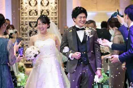 皆様へ感謝を伝えるお二人らしい結婚式の挙式画像