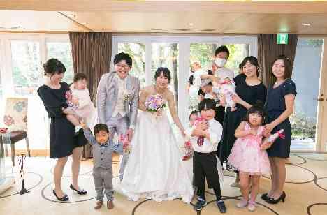 ゲストの方全員で一生の思い出を作った結婚式の披露宴画像