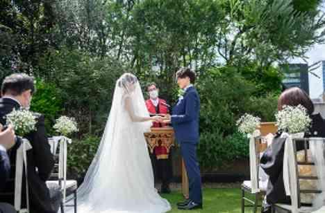 大切なゲスト様と過ごすアットホームな結婚式の挙式画像