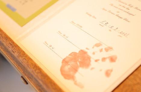 お子様とのアットホームweddingの挙式画像