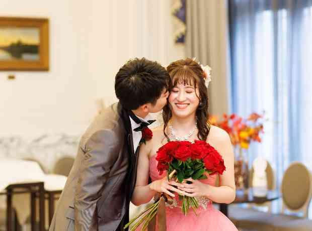 新郎新婦とゲストの心が通じ合うウェディングの挙式実例画像