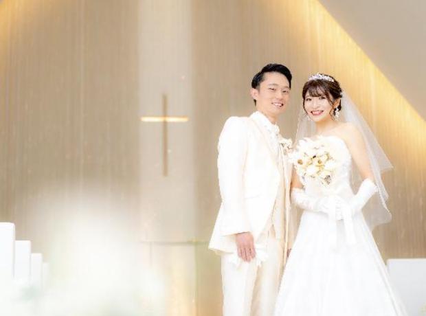 ゲストへ感謝を伝えるアットホームweddingの挙式実例画像