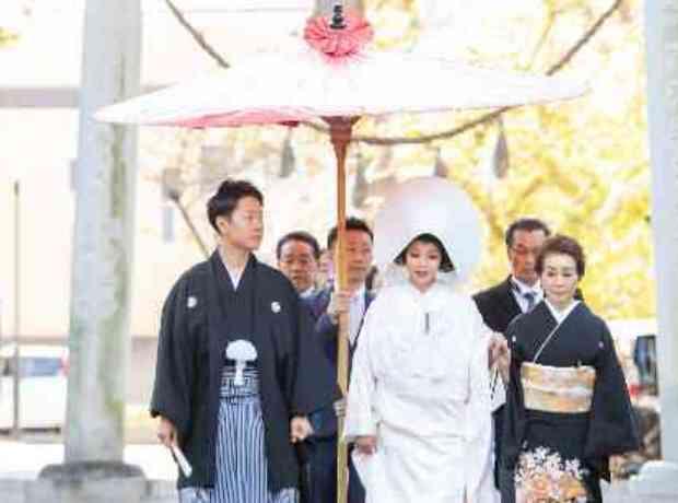 ご家族と親しい友人だけのアットホームな結婚式の挙式実例画像