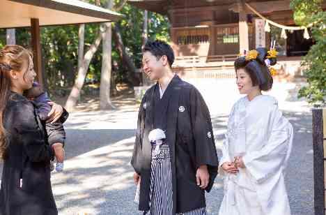 ご家族と親しい友人だけのアットホームな結婚式の挙式画像