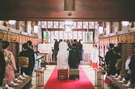 お二人らしい青に囲まれた賑やかなご結婚式の準備・打ち合わせ画像