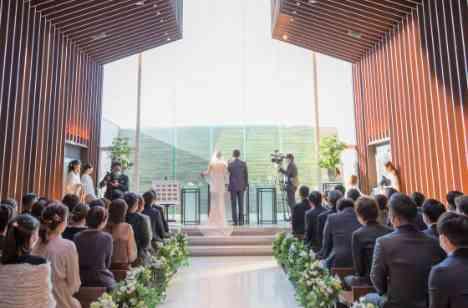 アットホームなクリスマスWeddingの挙式画像