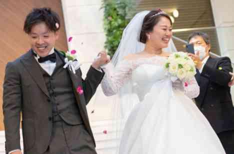 ゲストと私たちの笑顔が溢れるWeddingの挙式画像