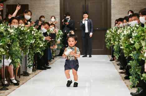 笑顔溢れるパパ・ママWedding♡の挙式画像