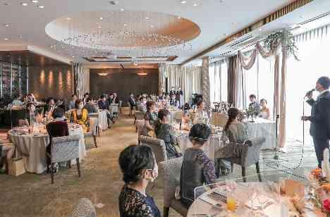 五感で楽しむ美食×おふたりらしい楽しい結婚式の披露宴画像