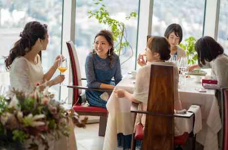 ゲストに感謝を伝え、上質なお料理と空間でおもてなしの披露宴画像