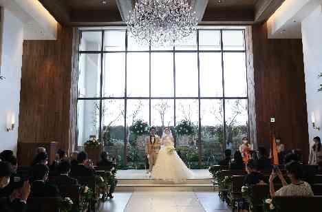 大切な方々と全力で楽しむこだわりの詰まった結婚式の挙式画像