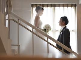 シンプルで肩肘張らない結婚式の挙式実例画像