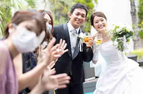 ”Cheers!”乾杯の言葉で繋がる一日の演出画像
