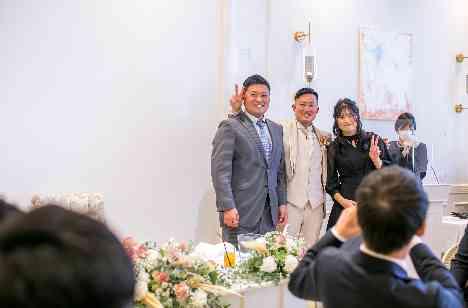 同窓会のようなゲストとの距離が近い結婚式☆の披露宴画像