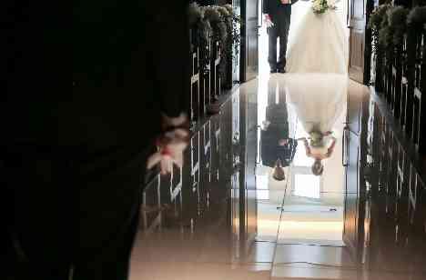 ゲストもお二人も楽しむ♪ファミリーWeddingの挙式画像
