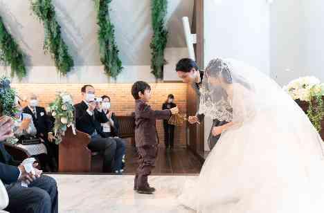 テーマ:暖かみのあるアットホームな結婚式の挙式画像