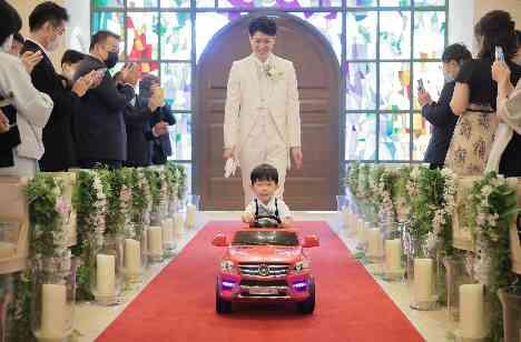親御様からの贈り物とともに創る結婚式の挙式画像