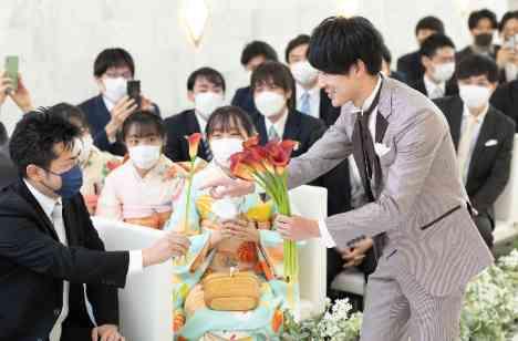 ゲストと楽しむアットホームweddingの挙式画像