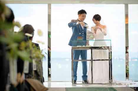 沢山の人たちと過ごせる「オンラインウエディング」の挙式画像