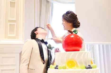 大好きなものと大切な人に囲まれたパーティー！の披露宴画像