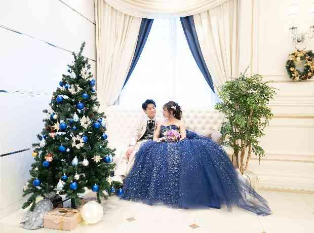 クリスマスツリーに見守られながら...♡の挙式実例画像