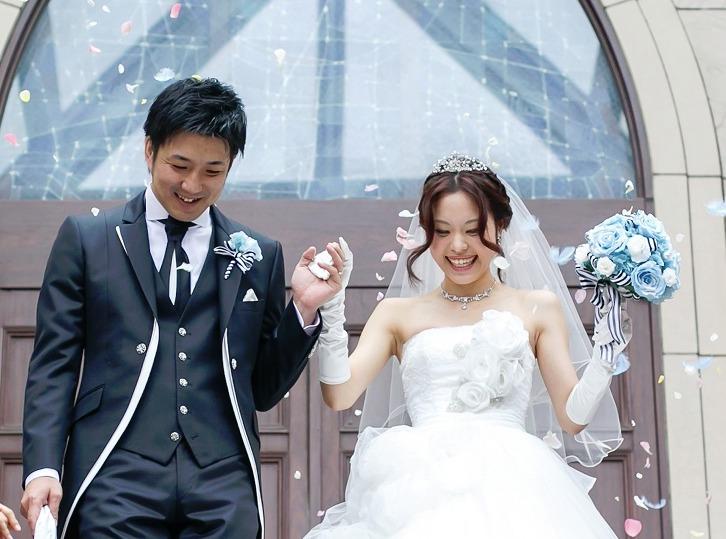 幻想的な光が彩る記憶に刻まれた結婚式の挙式実例画像