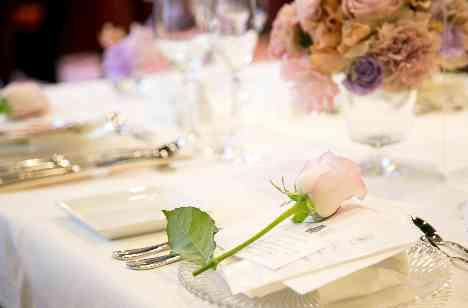 大切なゲストと一緒に笑って過ごす結婚式の準備・打ち合わせ画像