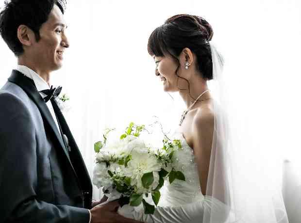 お料理を楽しんでいただきながらリラックス結婚式の挙式実例画像