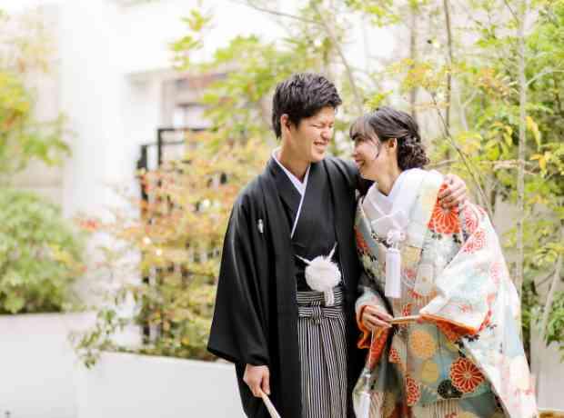 私たちらしくゲスト全員と楽しめるweddingの挙式実例画像