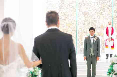 新郎新婦だけではなくゲストも親族も楽しめる結婚式をの挙式画像