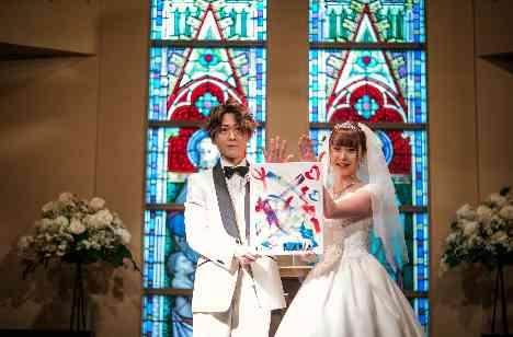 ワイワイ楽しく盛り上がるお二人らしい結婚式の挙式画像