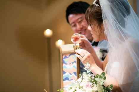 お二人らしいカジュアルでアットホームな結婚式の挙式画像