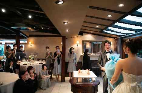 お二人らしいカジュアルでアットホームな結婚式の披露宴画像