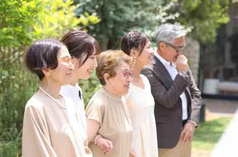 温もりと優しさが溢れ出す、笑顔の一日の準備・打ち合わせ画像