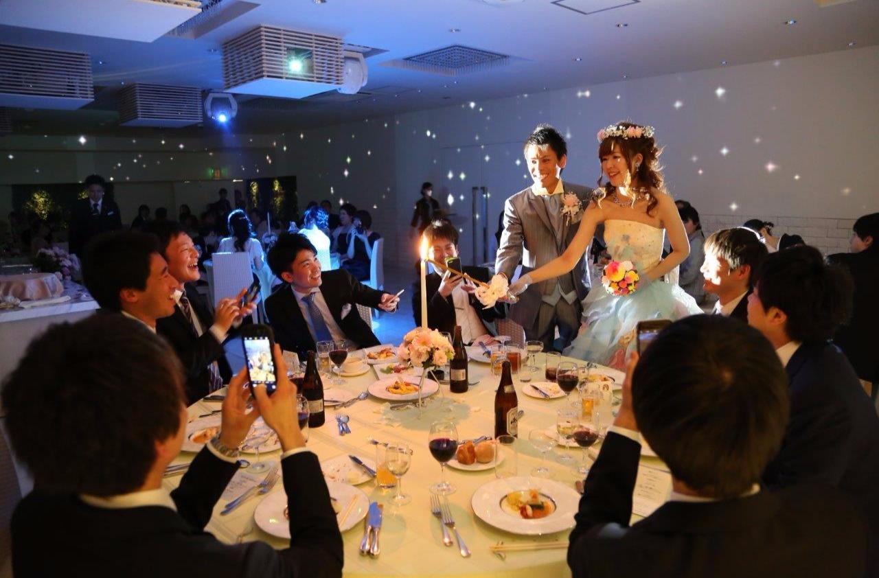 温かなアットホームウェディングの演出画像