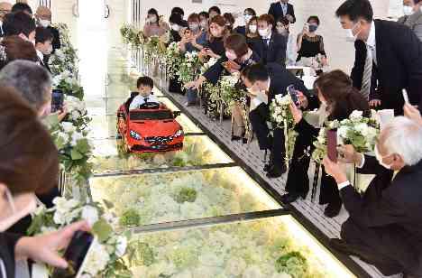 お子様と一緒に楽しむFamilyWedding♡の挙式画像