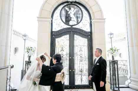 笑顔咲いた…お二人らしさ溢れた結婚式の挙式画像