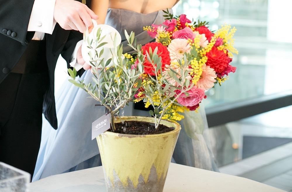 安藤建築と
植物がテーマ「アートなWedding」の演出画像