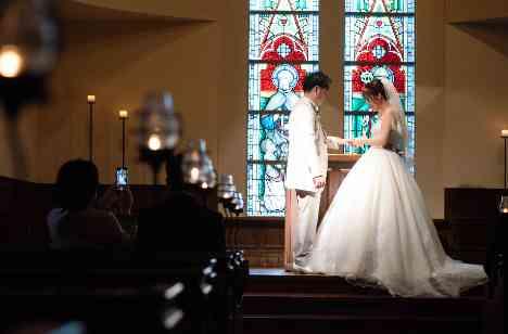 大切なご家族様とのアットホームなご結婚式の挙式画像