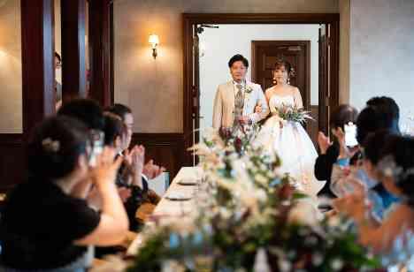 大切なご家族様とのアットホームなご結婚式の披露宴画像
